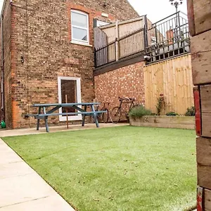 Apartment Chequer - Seafront 1 Bed Ground Floor Garden Flat, Cleethorpes
